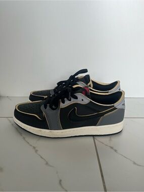 Nike Jordan 1 low OG Low-Top Sneakers in Black, Gray & Cream Piping